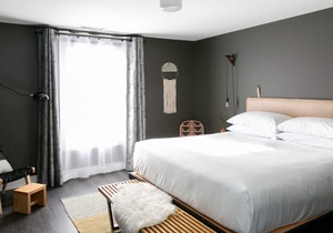 2BR Premium Suite: DT Nash, Full Kitchen & Living