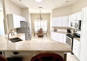 3 bdrm/2 bath close to Lake Sumter Landing with golf cart!