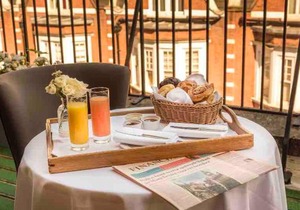 3 Bed Penthouse Apartment Next To Harrods.