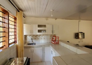 3 Bed Villa - Sleeps 6 - Wifi - Parking