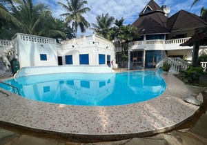 3 Bed Villa - Sleeps 6 - Wifi - Parking