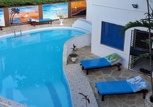 3 Bed Villa - Sleeps 6 - Wifi - Parking