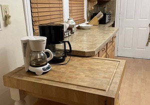 3 Bedroom 1 & 1/2 bath, 2 Blocks from Beach