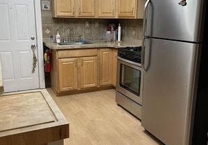 3 Bedroom 1 & 1/2 bath, 2 Blocks from Beach