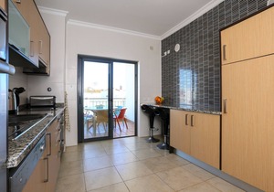 3-Bedroom Apt, Sleeps 6, Pool, Gym & Jacuzzi