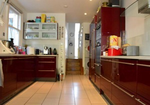 3 Bedroom Home With Garden Near Notting Hill