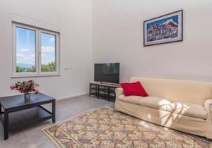 3 Bedroom Pet Friendly Home In Vrh