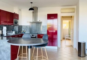 3-room apartment with air conditioning and parking, 200m from the beach