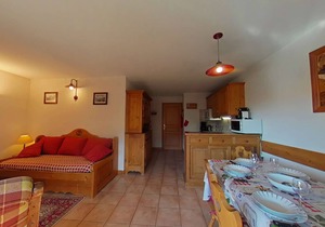 3-room apt, sleeps 6, near shops and slopes, parking included, pets allowed