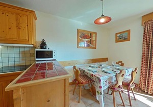 3-room apt, sleeps 6, near shops and slopes, parking included, pets allowed