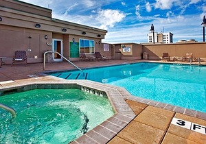 3-Star Hotel ∙ Holiday Inn Express Savannah - Historic District, an IHG Hotel