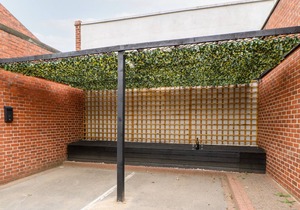 3, ST JOHN'S NORTH APARTMENTS, romantic, with a garden in Wakefield