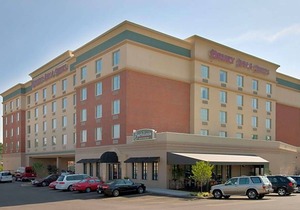 3-Star Hotel ∙ Drury Inn & Suites St. Louis Forest Park