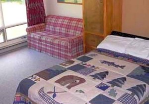 3-Star Hotel ∙ Evergreen Valley Inn