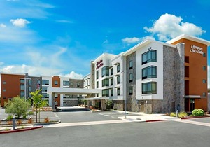 3-Star Hotel ∙ Hampton Inn & Suites - Napa, CA