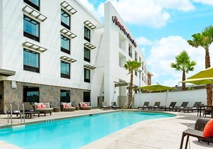 3-Star Hotel ∙ Hampton Inn & Suites - Napa, CA