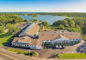 3-Star Hotel ∙ Bayside Resort Hotel