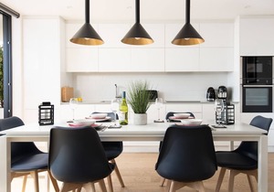 3 THE BAY - A minimalist apartment with sweeping sea views over Coldingham Bay.