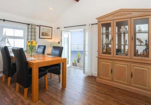 3 The Coach House - Penthouse Apartment