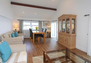 3 The Coach House - Penthouse Apartment