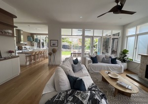 300m to Freshwater Beach, 4 bedroom + Guest + pool