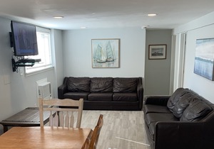 308 Webster 1st floor apartment sleeps 10 w/beach badges walk to beach