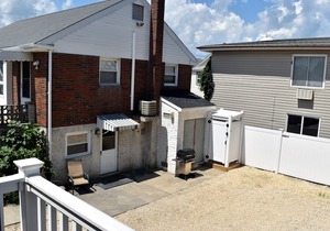 308 Webster Ave 2nd floor apartment, sleeps 10 w/beach badges - walk to beach