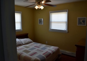 308 Webster Ave 2nd floor apartment, sleeps 10 w/beach badges - walk to beach