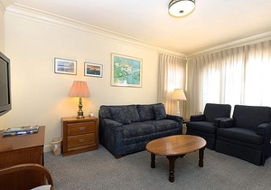 316CA Lower: Well Cared Home, Lower Half of Duplex, 2.5 Blocks from Downtown, WI