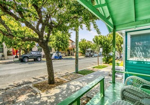 322S: Charming, Cozy Beach Cottage, Front Porch, 2 Blocks to Beach, WIFI - 322 S