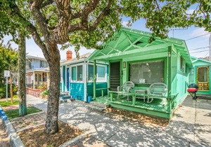 322S: Charming, Cozy Beach Cottage, Front Porch, 2 Blocks to Beach, WIFI - 322 S