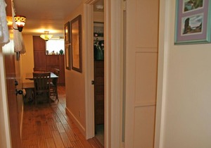 329CA: Quaint Cottage in Avalon, Arts & Crafts Style, Charming Front Porch, A/C