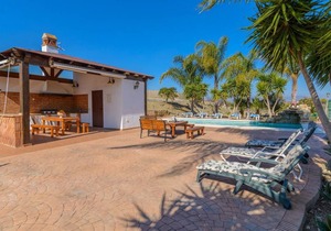 330 m² House ∙ 3 bedrooms ∙ 9 guests
