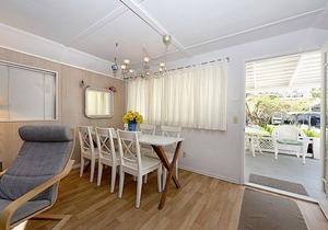 334S: Quaint Catalina Cottage, Large Porch, BBQ, WIFI, Min Away from Beach - 334