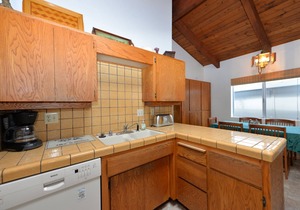 337CA: Charming 2-bdr Avalon cottage on the flats