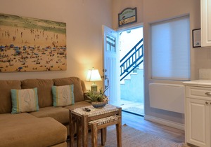 359SC: Cozy Triplex Unit C,Lower level, 2.5 Blocks to Beach + WIFI - 359 Sumner