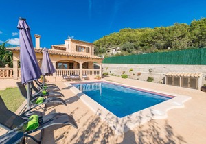 371 m² House ∙ 4 bedrooms ∙ 6 guests
