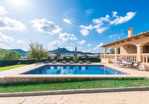 371 m² House ∙ 4 bedrooms ∙ 6 guests