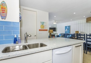 3BR Ocean-view Penthouse w/ Large Sundeck, 2 Parking Spaces NCV #B-300