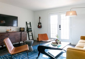 3BR Suite: DT Nash, Full Kitchen & Living Room