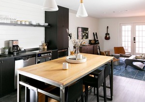 3BR Suite: DT Nash, Full Kitchen & Living Room