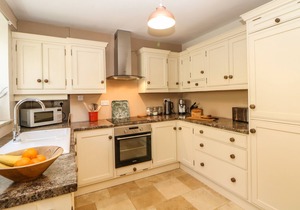 4 ALMA ROAD, pet friendly, with open fire in Tideswell