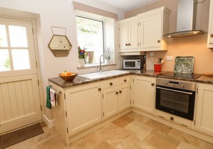 4 ALMA ROAD, pet friendly, with open fire in Tideswell