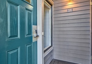 4 BD Townhome Near Lake Tahoe Shore with Shared Outdoor Pool & Hot Tub by RedAwning