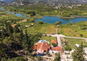 4 bedroom accommodation in Peracko Blato