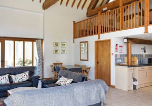 4 bedroom accommodation in Compton, near Chichester