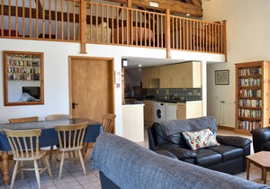 4 bedroom accommodation in Compton, near Chichester