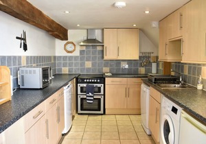 4 bedroom accommodation in Compton, near Chichester