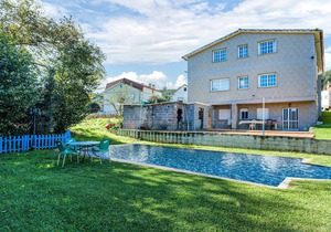 4 bedroom accommodation in Poio