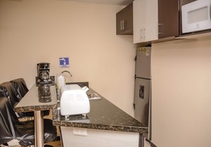 4 Bedroom Combo of two apartments two hot tubs AC security Lleras area